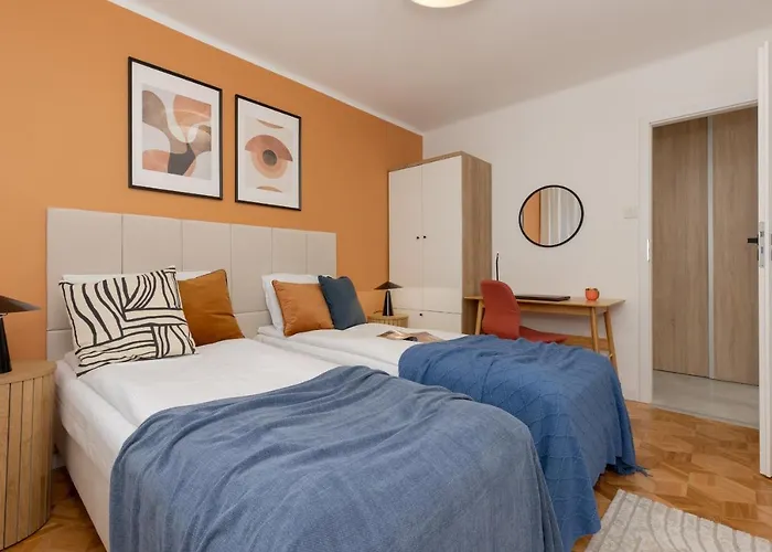 Family With Two Bedrooms And Balcony In By Renters Apartamento Varsóvia