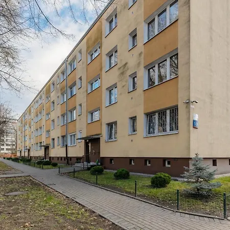 公寓 Family With Two Bedrooms And Balcony In By Renters *