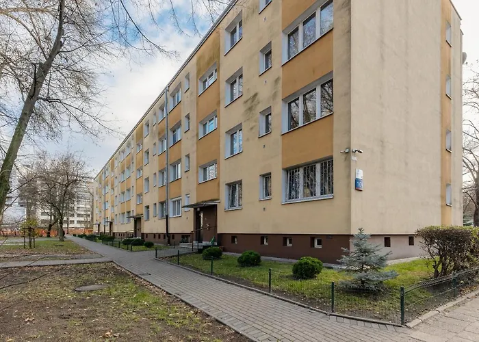 公寓 Family With Two Bedrooms And Balcony In By Renters *