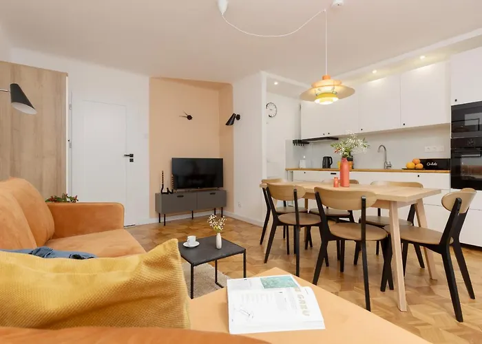 Family With Two Bedrooms And Balcony In By Renters 公寓 *