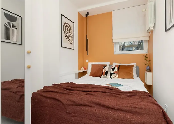 公寓 Family With Two Bedrooms And Balcony In By Renters *