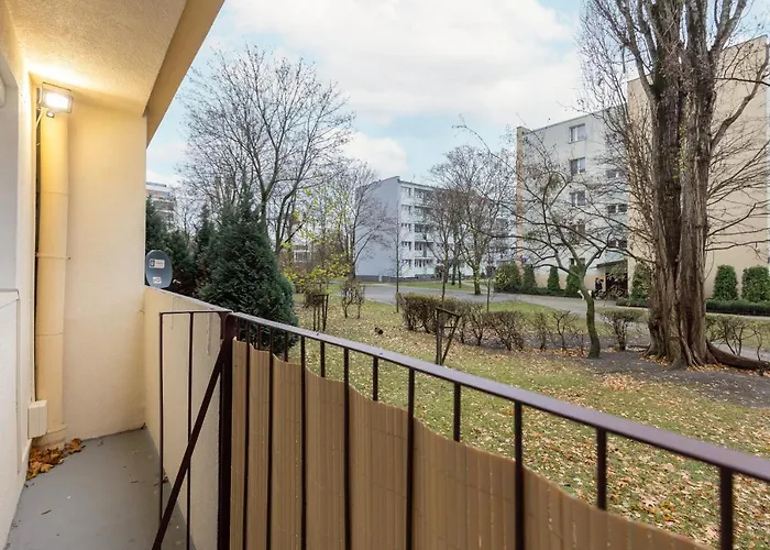 公寓 Family With Two Bedrooms And Balcony In By Renters *