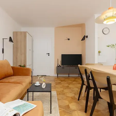 Family With Two Bedrooms And Balcony In By Renters Warschau